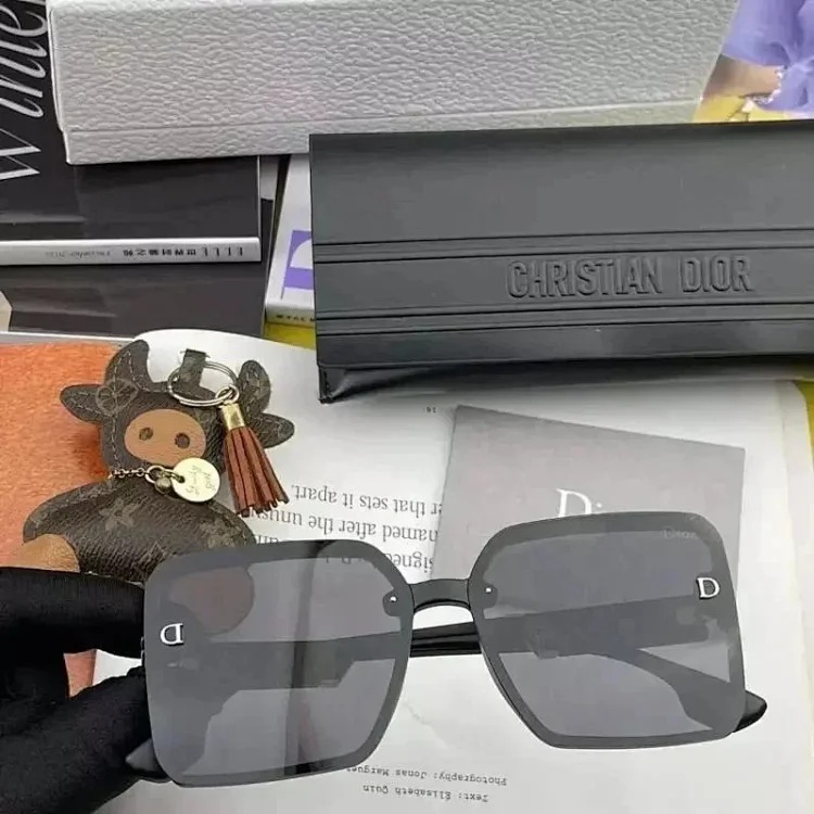 Fashionable and versatile sunglasses