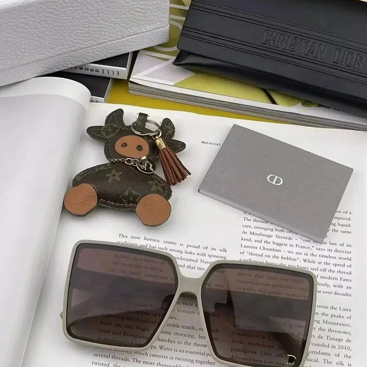 Fashionable and versatile sunglasses