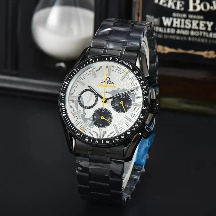 NN01-It is better to wait for time than to grasp the time on your wrist (watch)