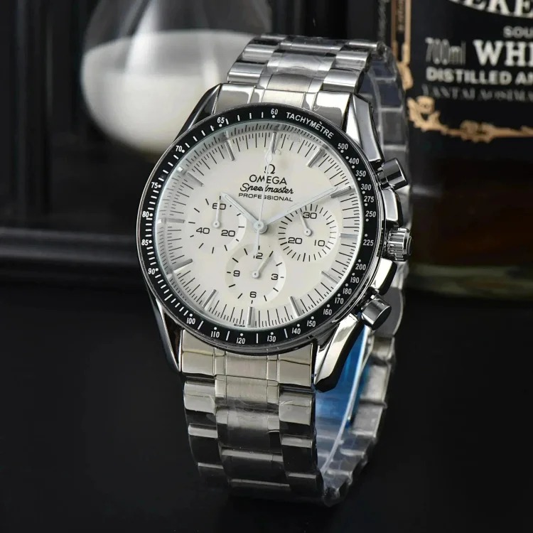 NN01-It is better to wait for time than to grasp the time on your wrist (watch)