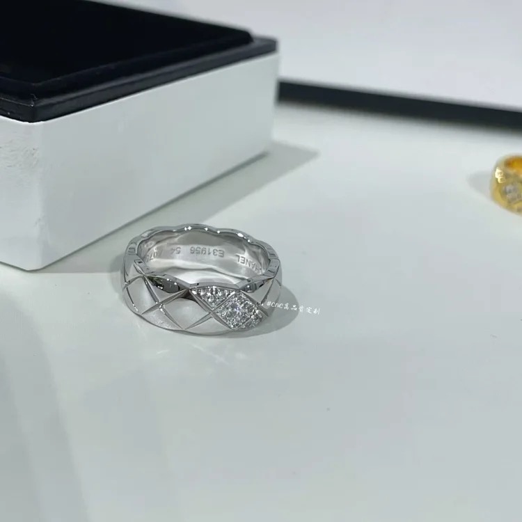 Coco Crush diamond ring with rhombus pattern wide hand-set square diamond ring stackable versatile ring zircon