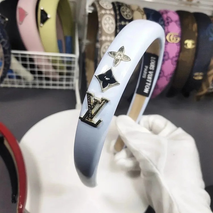 Retro metal letter PU high-end hair hoop for women sponge new leather hairpin pressed hair French temperament headband hair accessories