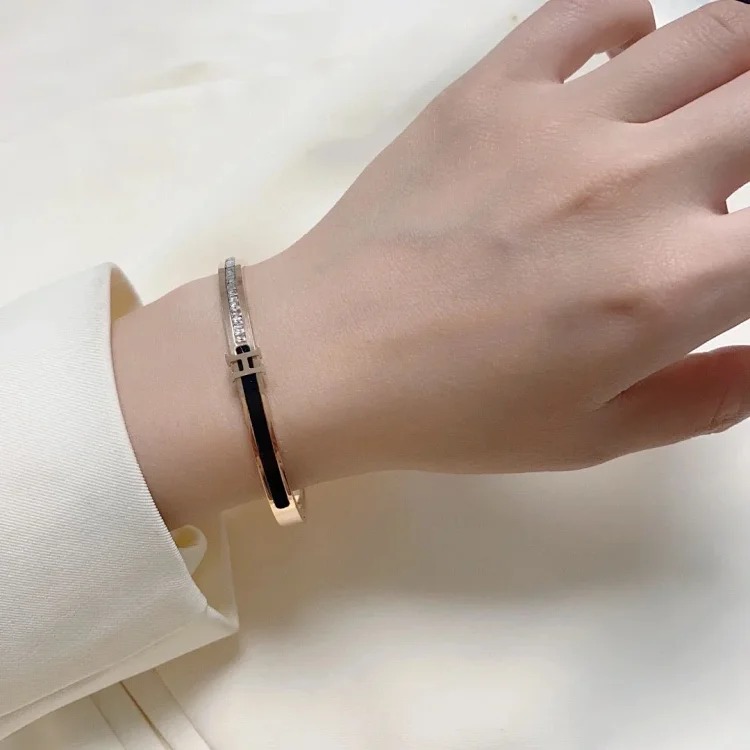 ZW-2 Decorate your life with jewelry to keep your happiness from fading. (Hrmès) (With gift box packaging)
