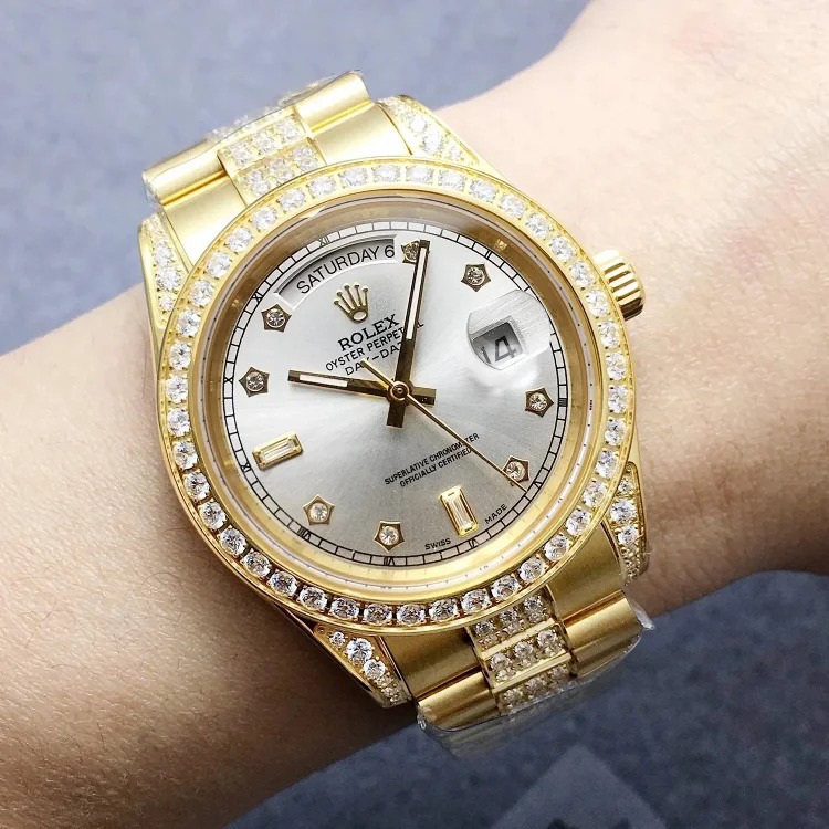 m2￥600-2300 Fashionable and versatile watch