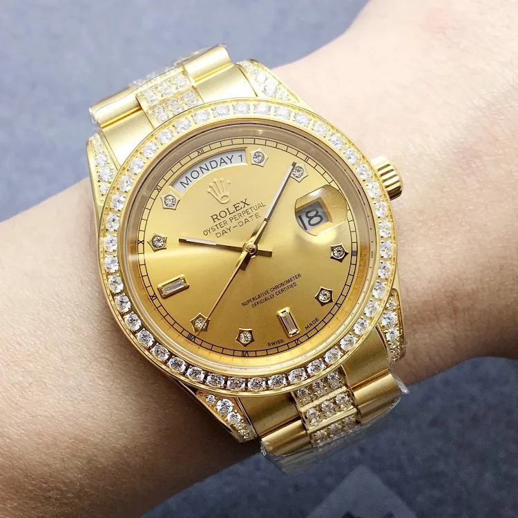 m2￥600-2300 Fashionable and versatile watch