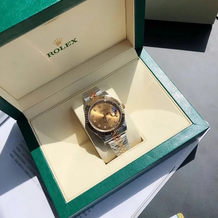 m2￥600-2300 Fashionable and versatile watch