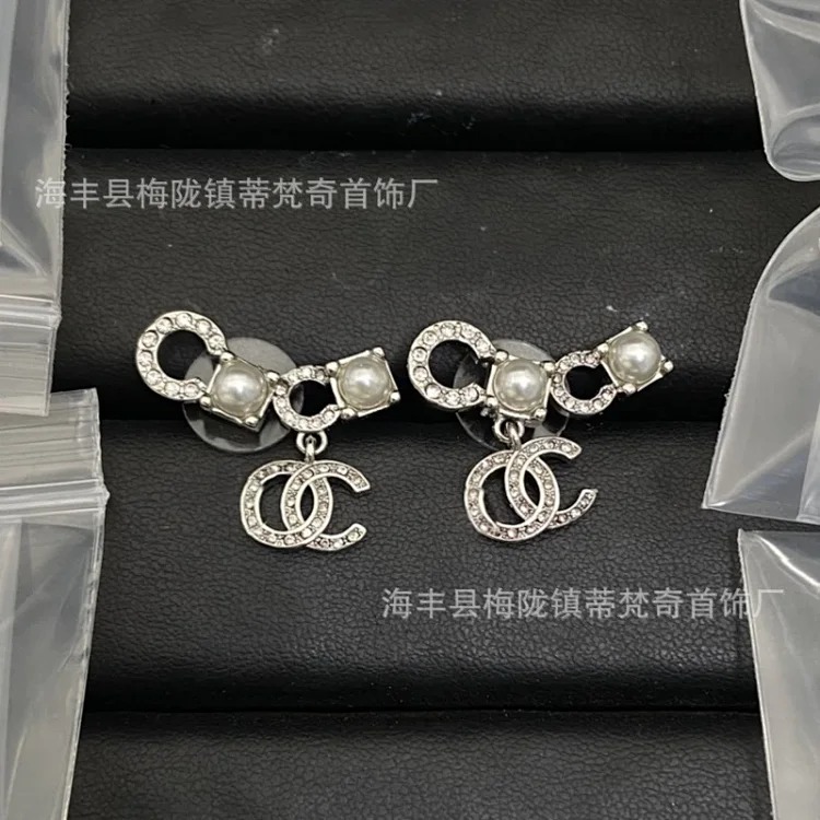 Chanel New Vintage Pearl Heart Earrings