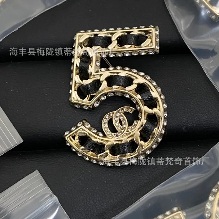 Chanel Luxury Versatile Pearl Fashion Accessory