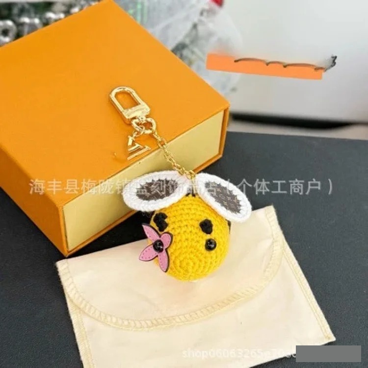 新款小蜜蜂钩针毛绒钥匙扣挂件创意老花皮迷你手机链挂饰