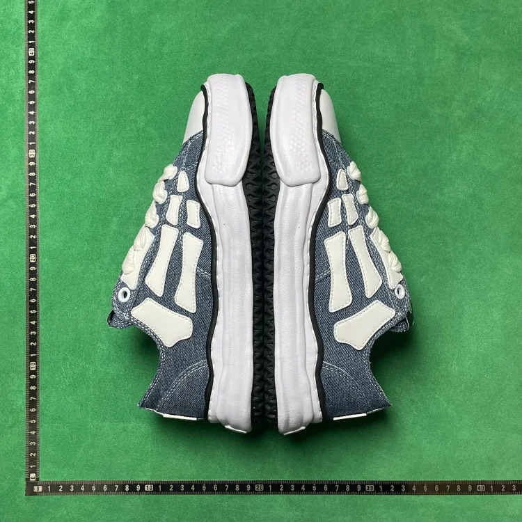 B8D round toe lace up low top canvas shoes