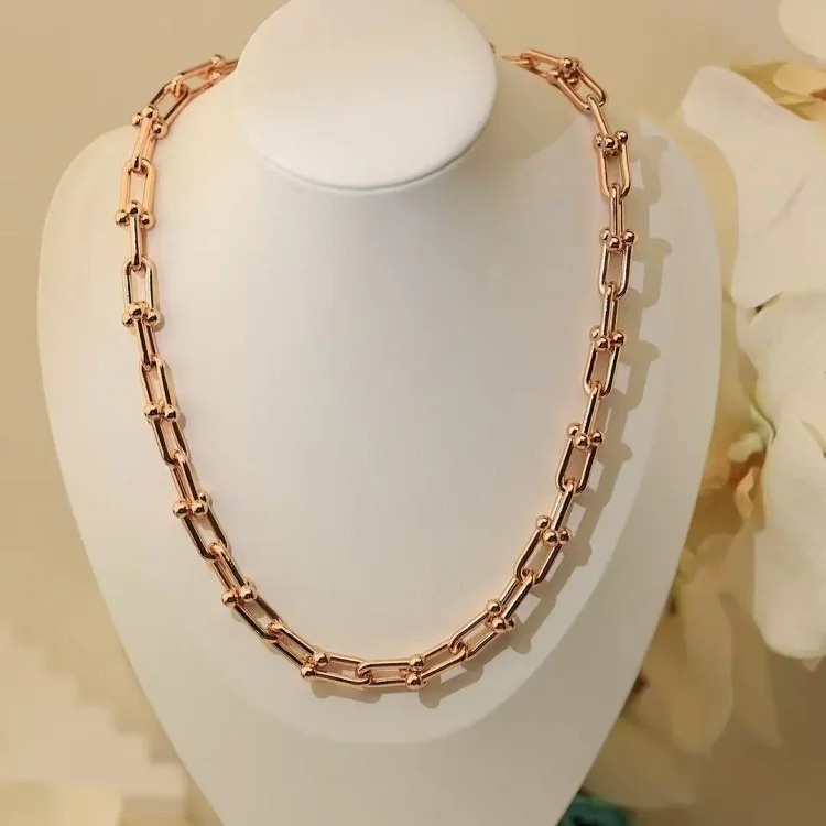 Letter crystal necklace for women, light luxury, versatile, high-end waterproof jewelry, neck chain, clavicle necklace