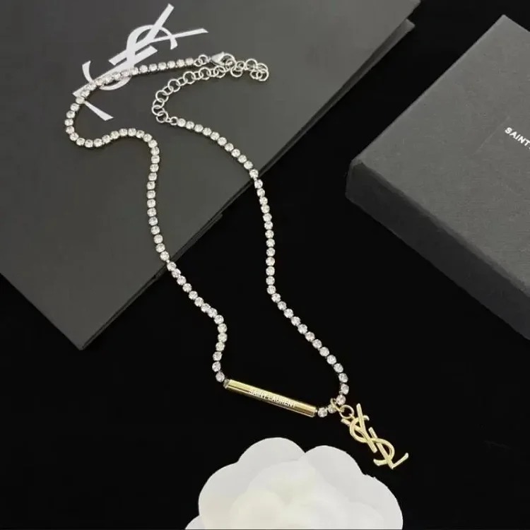 Letter crystal necklace for women, light luxury, versatile, high-end waterproof jewelry, neck chain, clavicle necklace