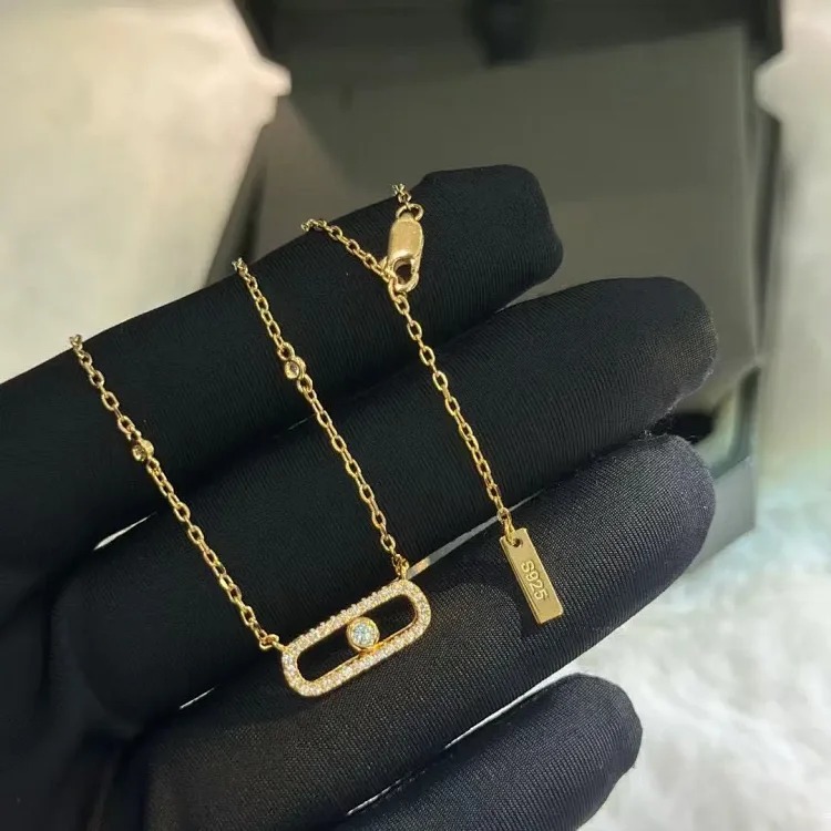Letter crystal necklace for women, light luxury, versatile, high-end waterproof jewelry, neck chain, clavicle necklace