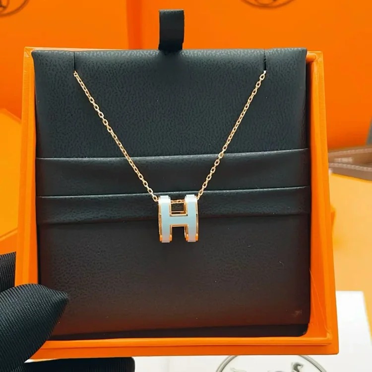 Letter crystal necklace for women, light luxury, versatile, high-end waterproof jewelry, neck chain, clavicle necklace