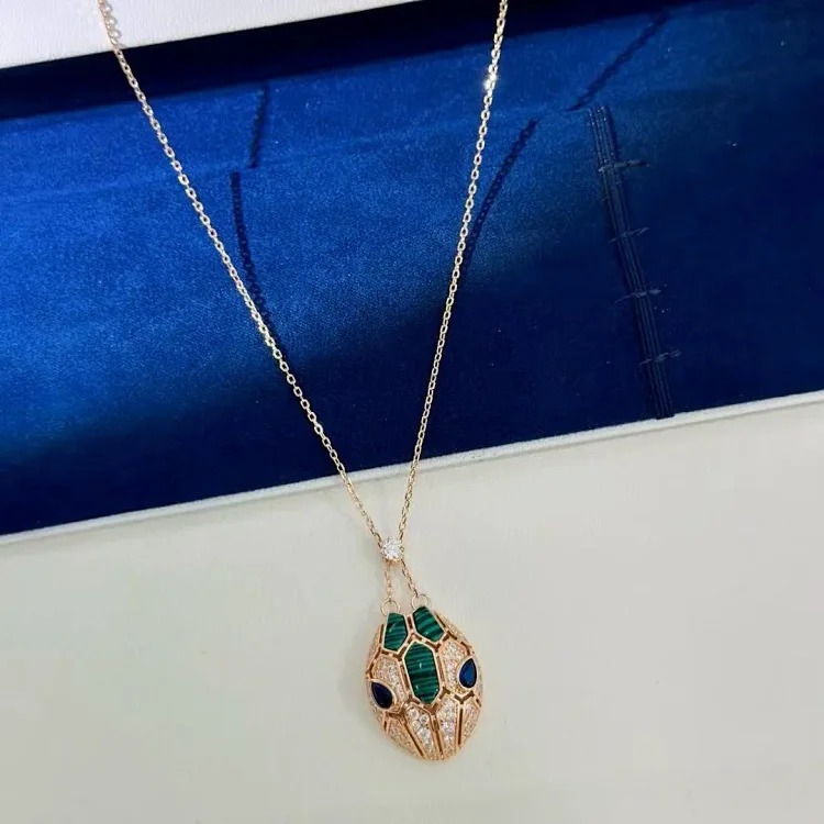 Letter crystal necklace for women, light luxury, versatile, high-end waterproof jewelry, neck chain, clavicle necklace