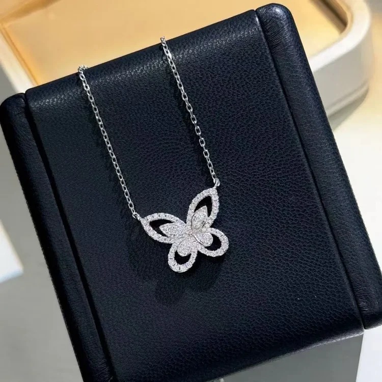 Letter crystal necklace for women, light luxury, versatile, high-end waterproof jewelry, neck chain, clavicle necklace