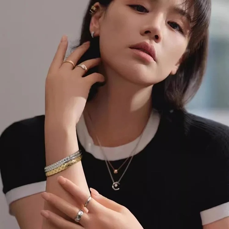 Chanel Luxury Premium Rhinestone Gold Bracelet