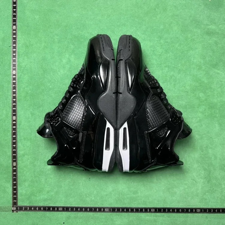 PB Sneakers 82