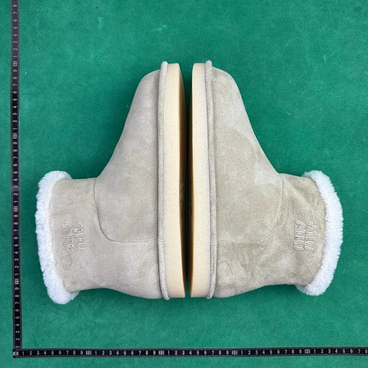 Boots 54
