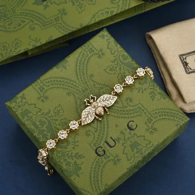 Light luxury of European and American retro classic little bee diamond bracelet/super !!