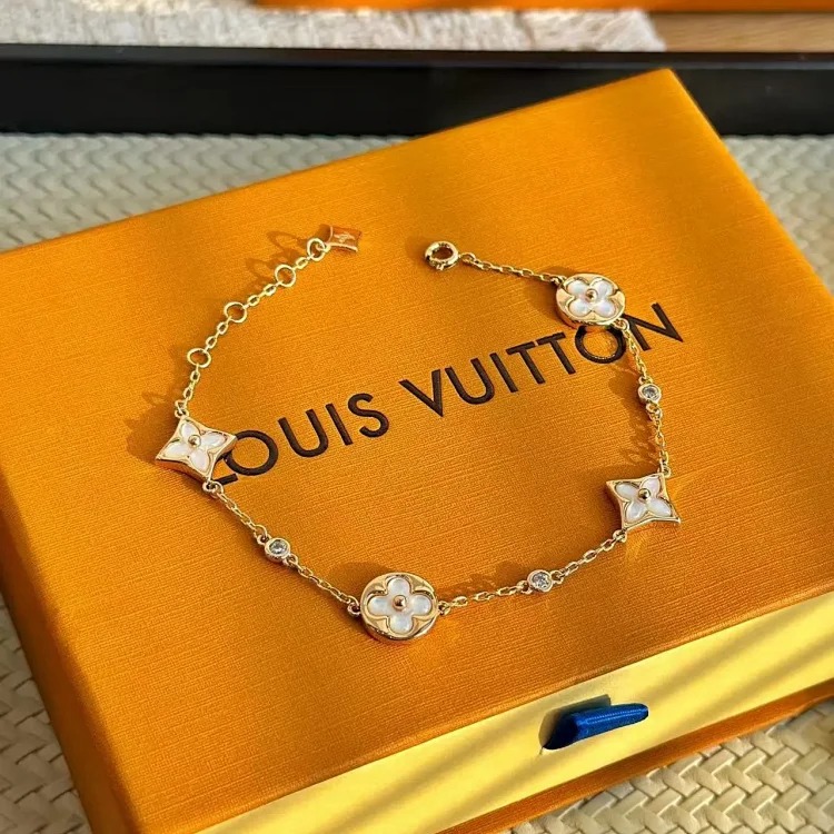Light luxury of European and American retro classic little bee diamond bracelet/super !!