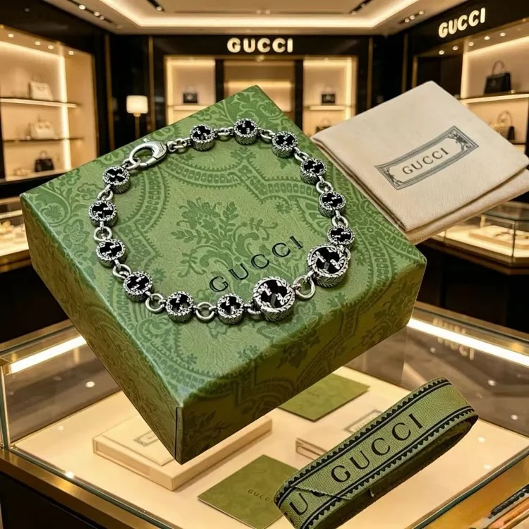 Light luxury of European and American retro classic little bee diamond bracelet/super !!