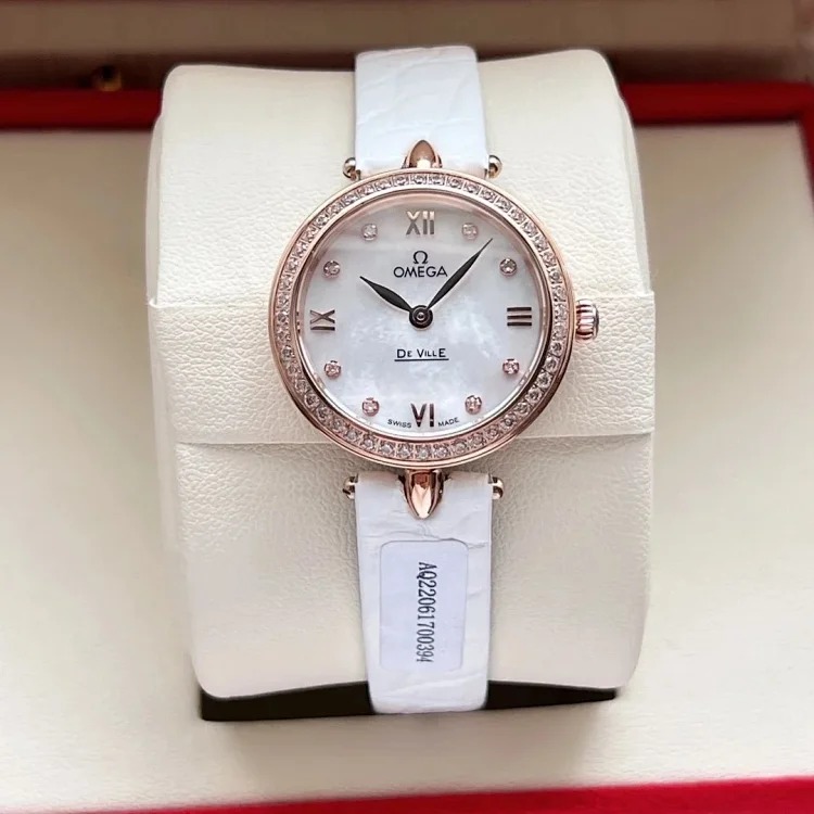 ￥600-700 Fashionable and versatile watch
