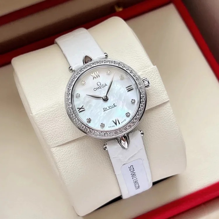 ￥600-700 Fashionable and versatile watch