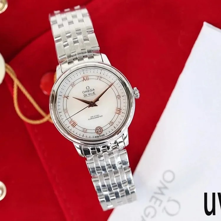￥600-700 Fashionable and versatile watch