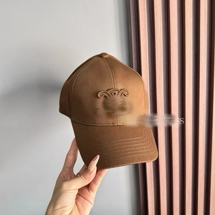 Super stylish and looks small! The hottest street trend baseball cap with letter embroidery, black and white sun visor