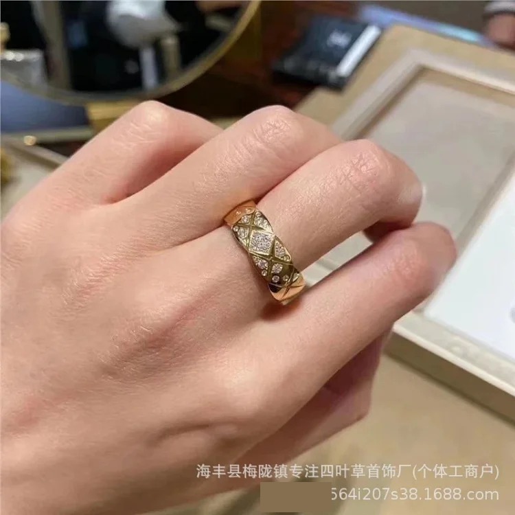 Xiaoxiang narrow wide ring plated with 18k gold coco rhombus diamond ring without diamonds CNC carved hand jewelry direct sales