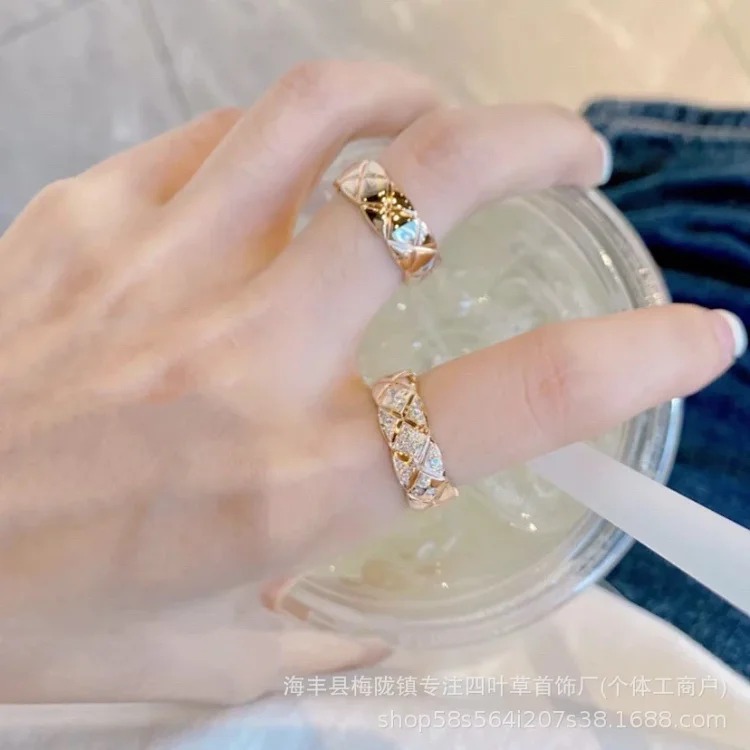 Xiaoxiang narrow wide ring plated with 18k gold coco rhombus diamond ring without diamonds CNC carved hand jewelry direct sales