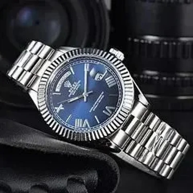 One watch, hundreds of attitudes (Rolex)