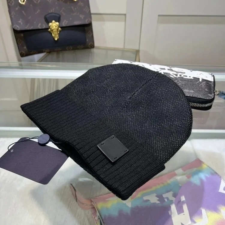 Special items of fashion hats are not returnable