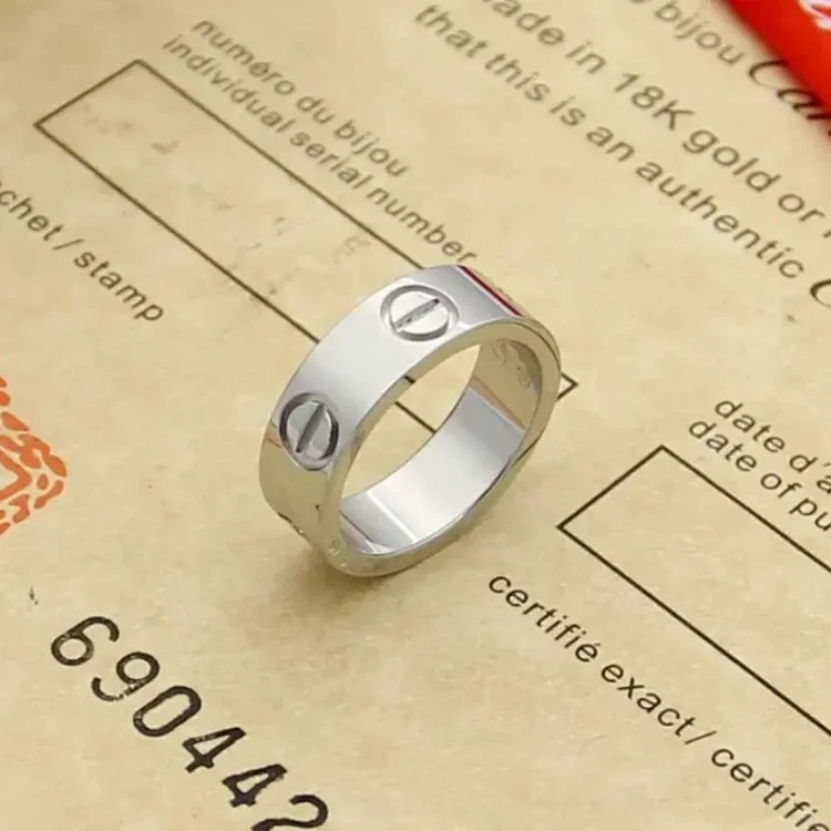 Classic versatile ring
