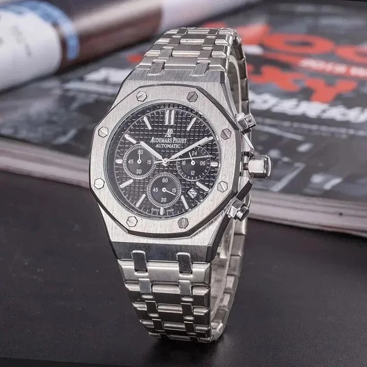 R-1 time flows in the watch, accurate at every moment, and keeps moving forward