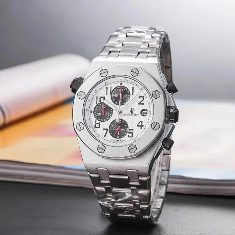 R-1 time flows in the watch, accurate at every moment, and keeps moving forward
