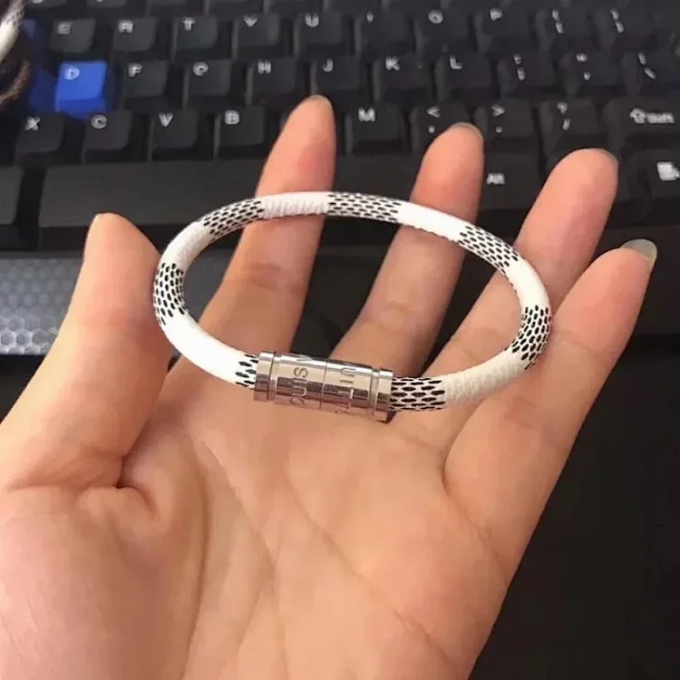 L micro fish bracelet