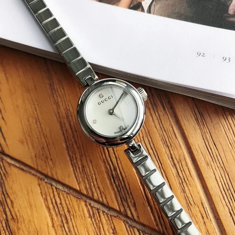 Original order, out of stock, original Swiss movement, bottom cover code and tag code are consistent! Guchi's popular advertising model women's watch, women's watch