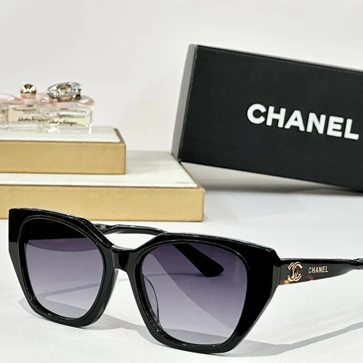 Sunglasses 22