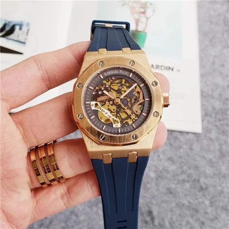 R-1 time flows in the watch, accurate at every moment, and keeps moving forward