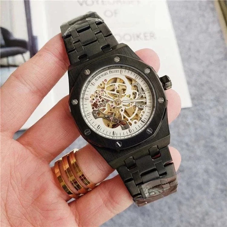 R-1 time flows in the watch, accurate at every moment, and keeps moving forward
