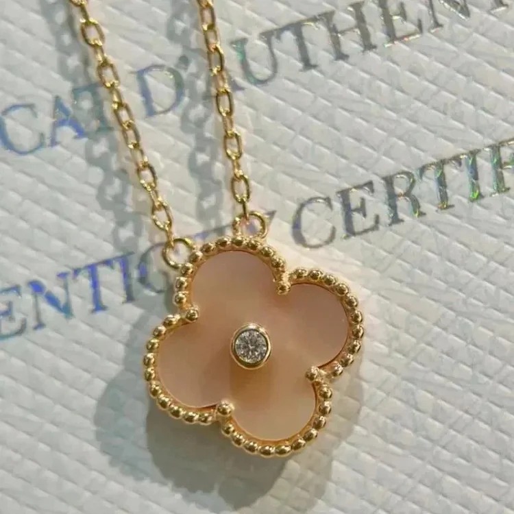 Versatile trendy fashion necklace
