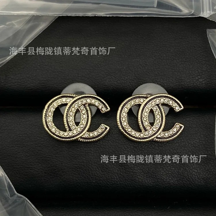 25c new high small fragrant style earrings for girls European and American double C retro small fragrant earrings ladies pearl earrings