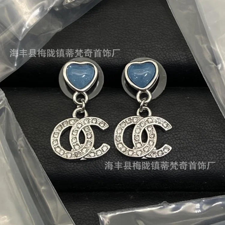 25c new high small fragrant style earrings for girls European and American double C retro small fragrant earrings ladies pearl earrings