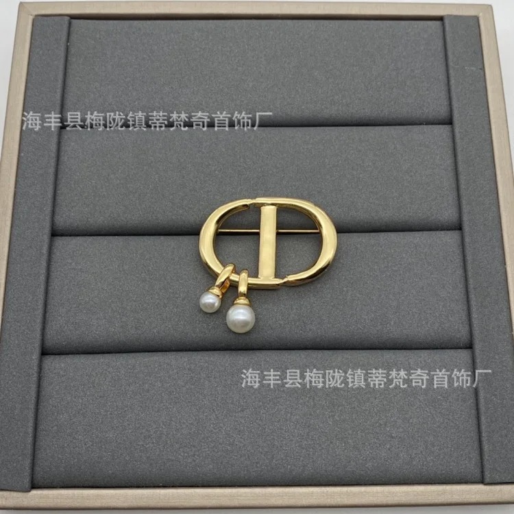 Dior Vintage Pearl Fashion Accessory
