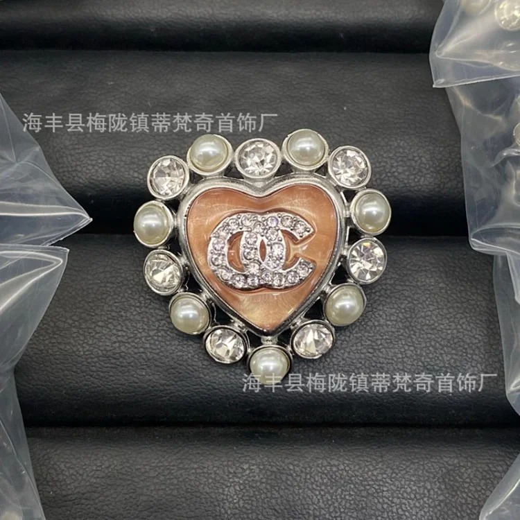 Chanel Luxury Versatile Pearl Fashion Accessory
