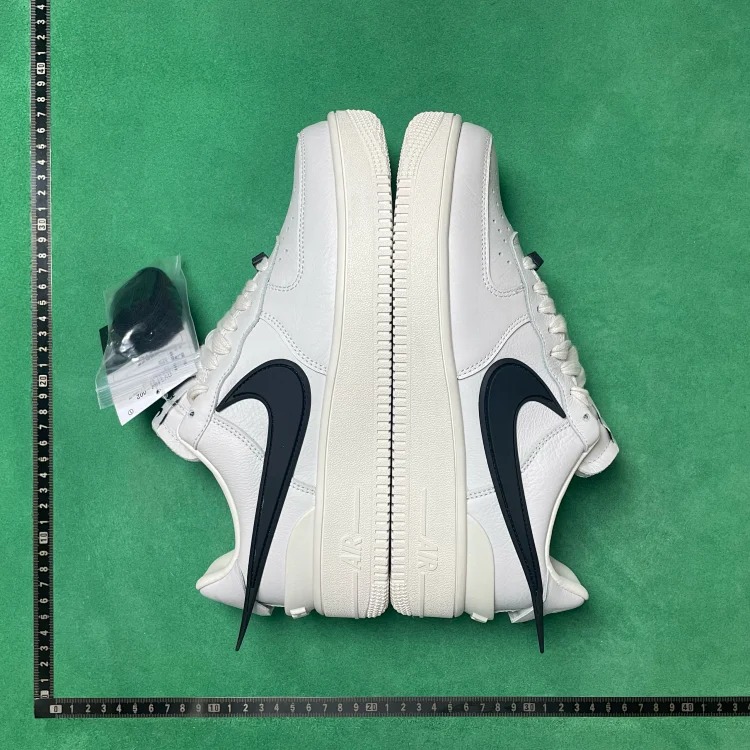 AG2 large hook low-top sneakers