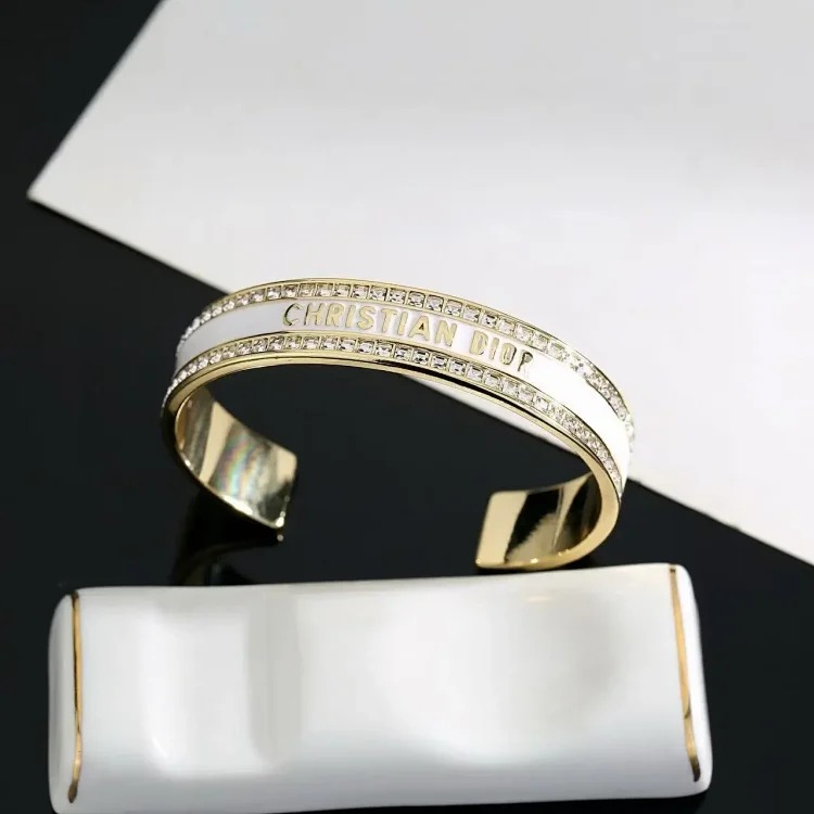 High version steel stamped small fragrance style vintage bracelet