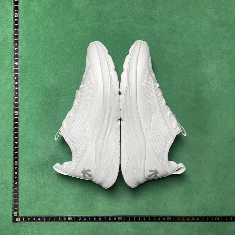 B6D Low Top Breathable Running Shoes 1